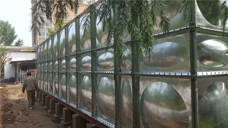河南（nán）鍍鋅板水箱熱鍍鋅水箱配板標準
